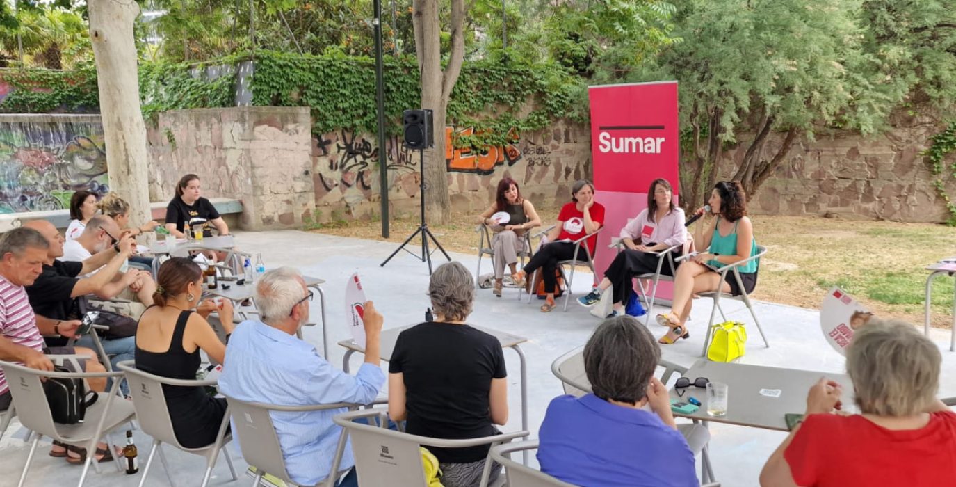 Acto de Sumar Aragón sobre feminismos en Acto sobre feminismo en la terraza Experimental del parque Delicias de Zaragoza | Foto: @SumarAragon