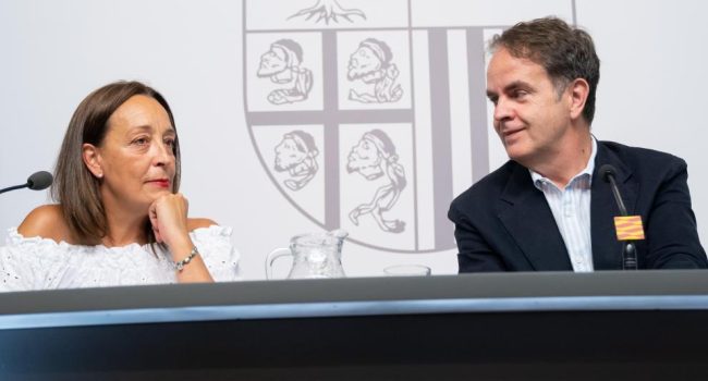 La consejera de Bienestar Social, Carmen Susín, y el titular de Hacienda, Roberto Bermúdez de Castro, en la rueda de prensa de este miércoles tras el Consejo de Gobierno | Foto: Fabián Simón