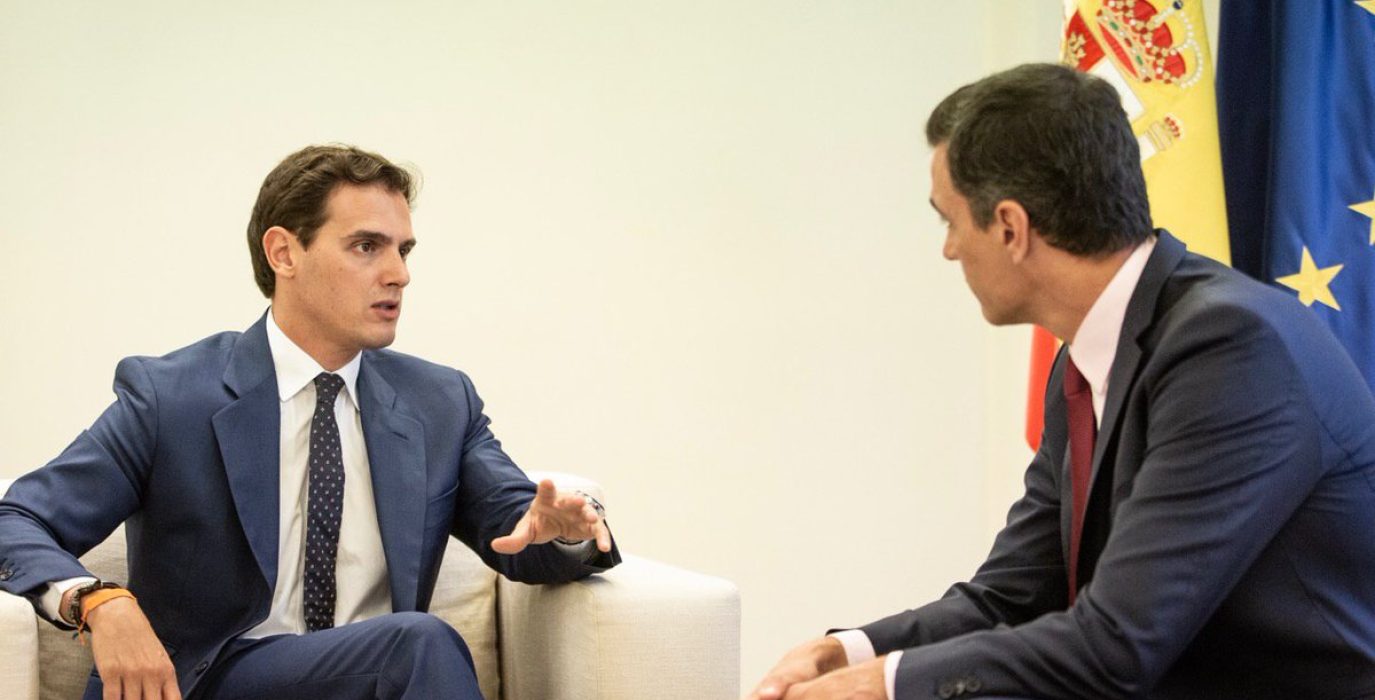 Rivera y Sánchez durante un encuentro en Moncloa. Foto: Cs