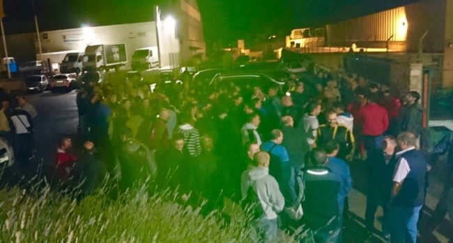 Seguimiento masivo en el turno de noche en la planta de Teka en Zaragoza. Foto: @PCEAragon