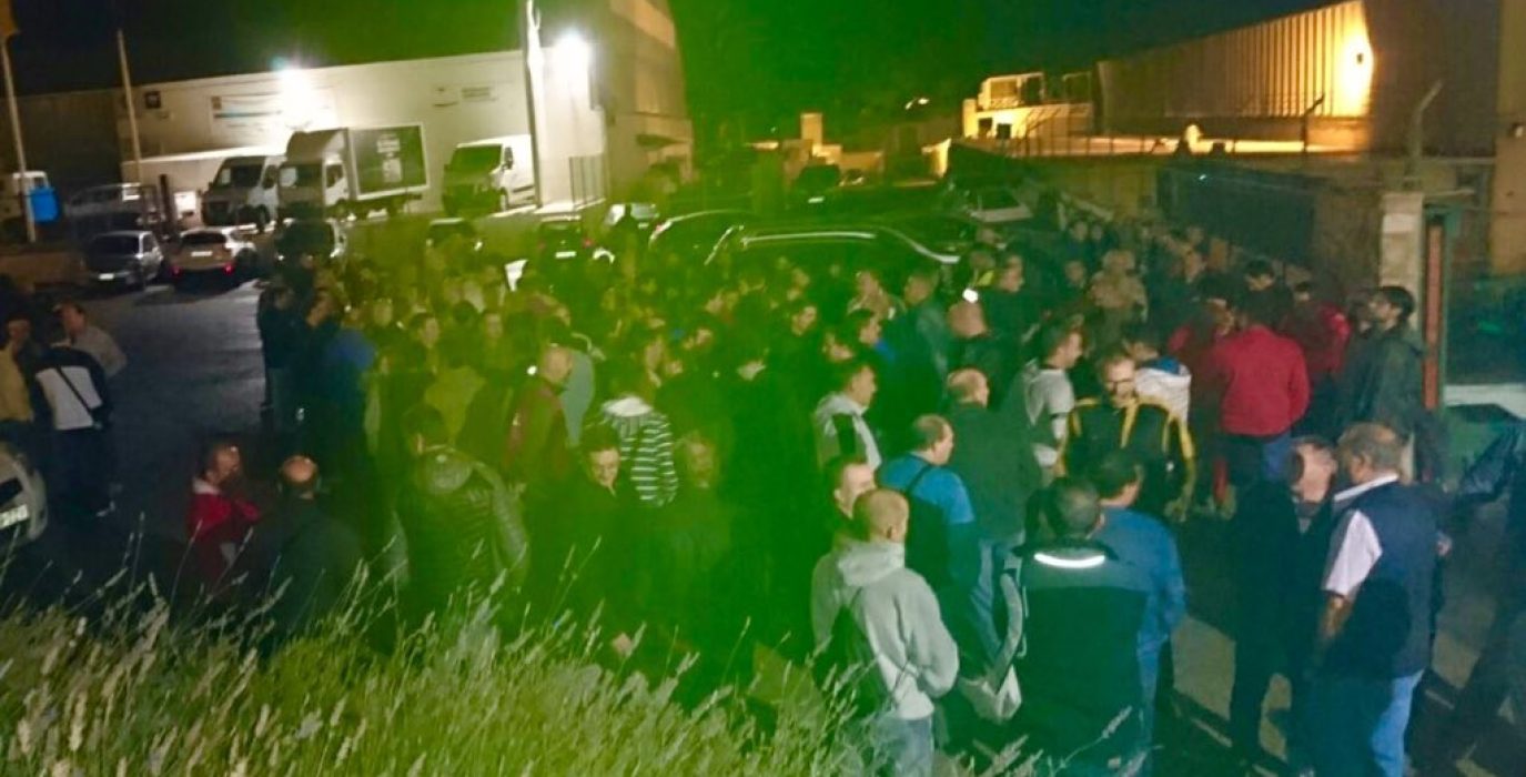 Seguimiento masivo en el turno de noche en la planta de Teka en Zaragoza. Foto: @PCEAragon
