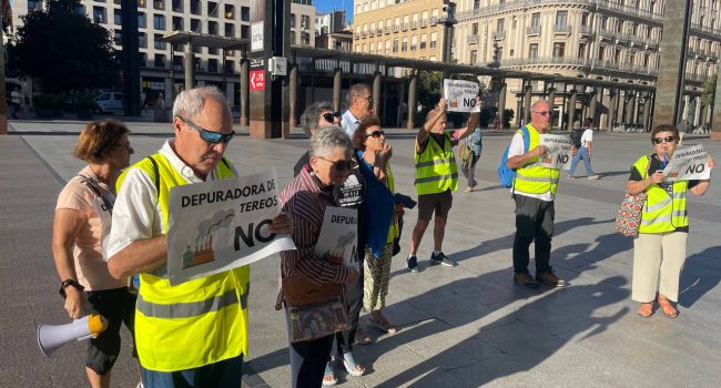 El tejido vecinal del Picarral ha vuelto a protestar ante el Ayuntamiento de Zaragoza contra la depuradora de Tereos.