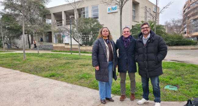 Raúl Burillo, en el centro, junto a otros candidatos de Aragón Existe.