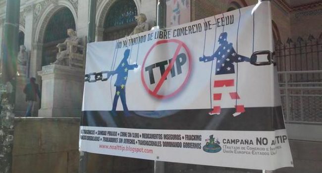 Protesta contra el TTIP en Zaragoza. Foto:  @cubero_alberto