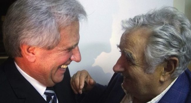 Tabaré Vázquez y José Mujica celebran el resultado del Frente Amplio. Foto: NAIZ