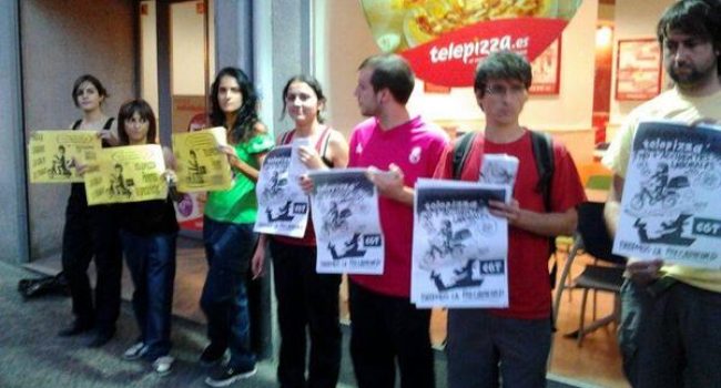 Concentración de apoyo a los últimos paros en Telepizza Zaragoza. Foto: @cazagra