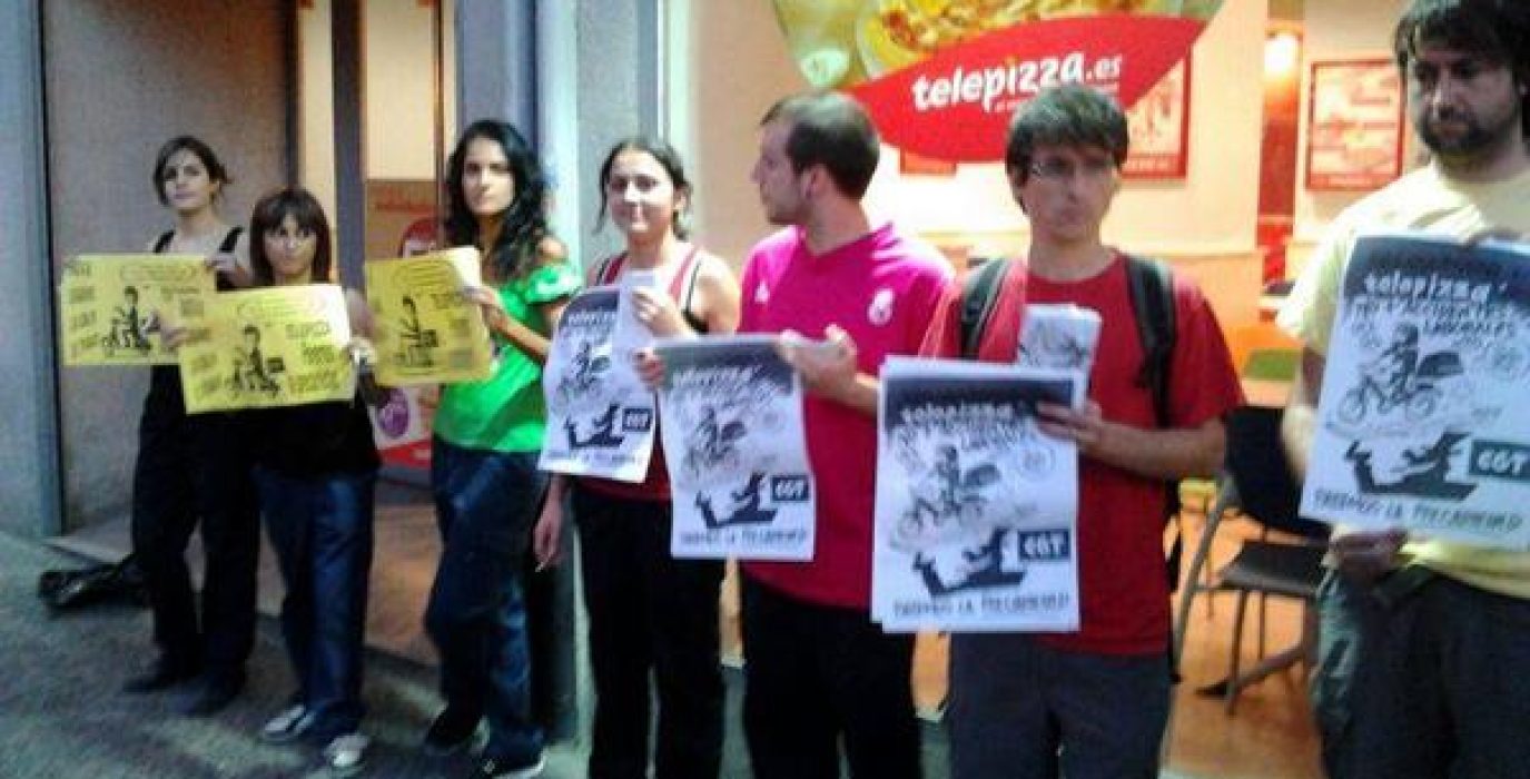 Concentración de apoyo a los últimos paros en Telepizza Zaragoza. Foto: @cazagra