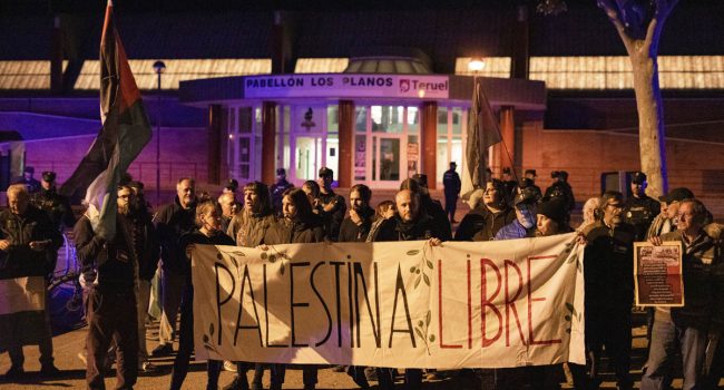 Concentración de Teruel con Palestina frente a Los Planos | Foto: Elena P. Barth