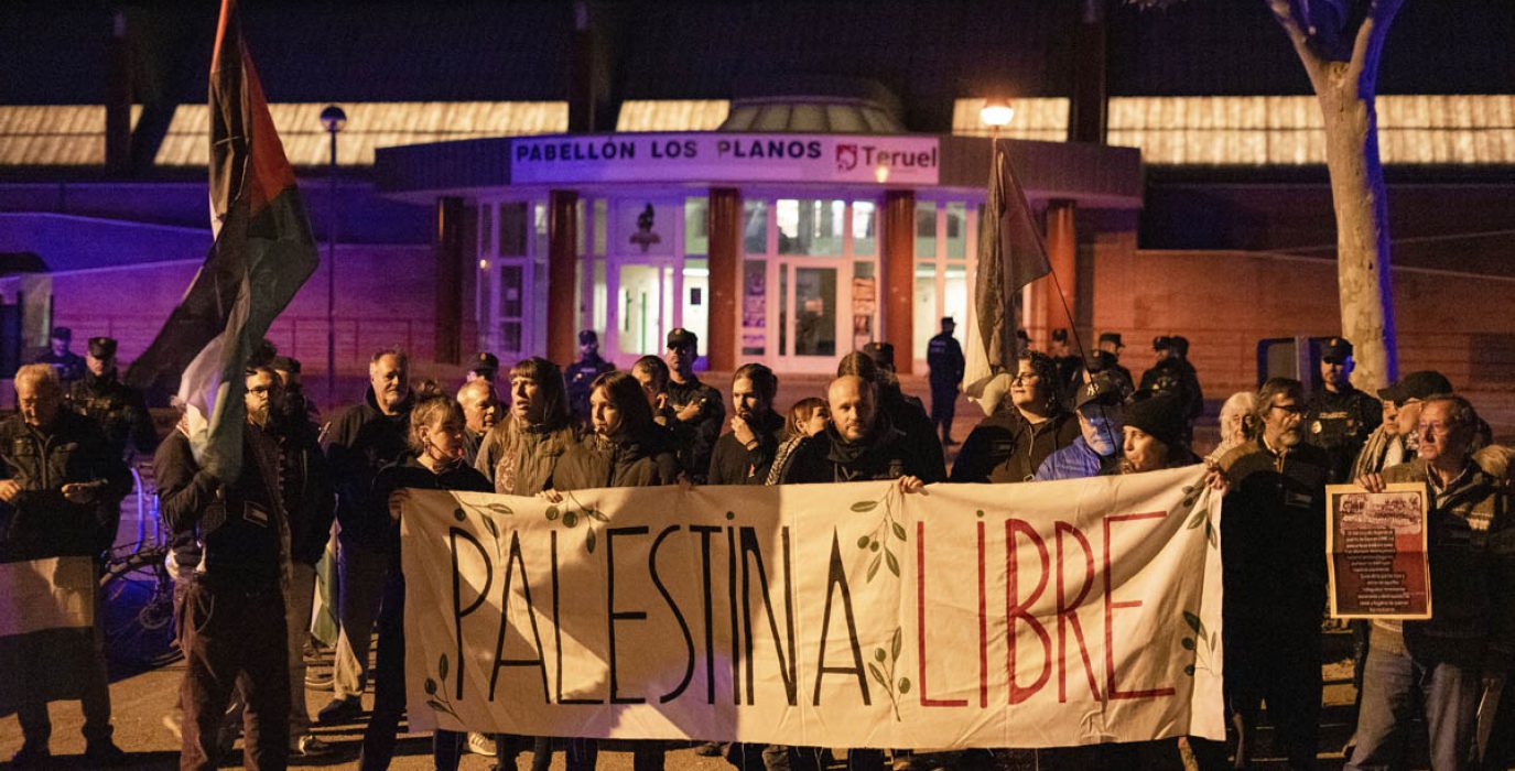 Concentración de Teruel con Palestina frente a Los Planos | Foto: Elena P. Barth