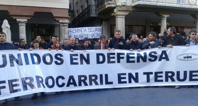 Manifestación en defensa del ferrocarril en Teruel