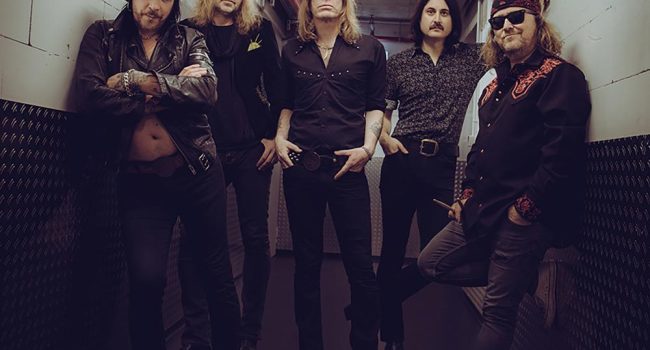 La formación actual de The Hellacopters.