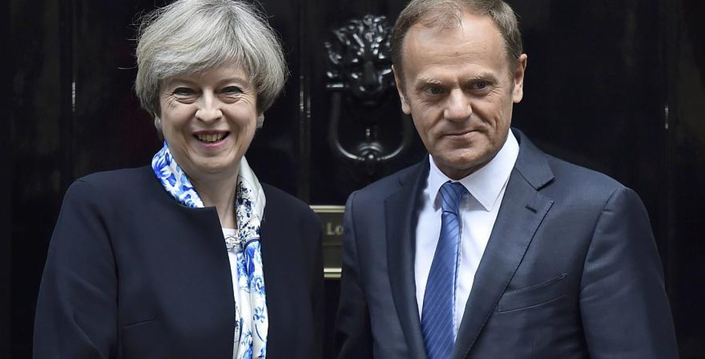 Theresa May y Donald Tusk. Foto: EN