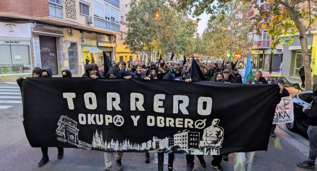 “Torrero, okupa y obrero”. Con este lema una manifestación recorrió este sábado el barrio zaragozano en defensa del CSO Kike Mur | Foto: Iker G. Izagirre / AraInfo