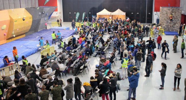 El Palacio de Congresos de Uesca acogió la 3ª Competición Internacional de Escalda en Bloque 'Ciudad de Uesca' y el rocódromo infantil. Foto: BANFF Mountain Film Festival