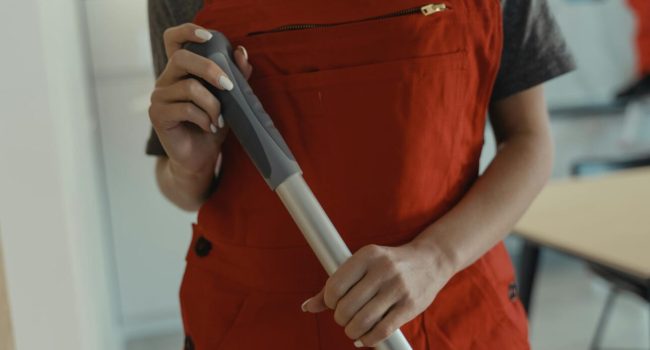 Trabajadora del hogar | Foto: Tima Miroshnichenko / Pexels