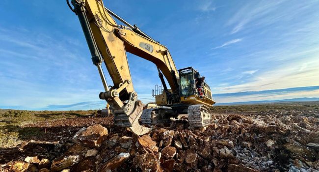 Trabajos con maquinaria pesada en Santos de la Piedra | Foto: Emilio G.