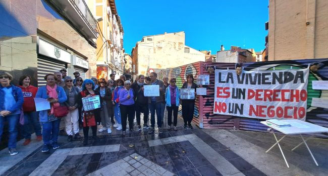 (Archivo) Concentración en Uesca de la Plataforma ciudadana de vivienda | Foto: @IUAltoaragon