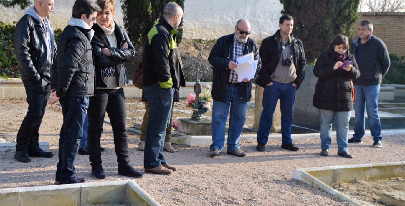 Representantes municipales durante la visita.