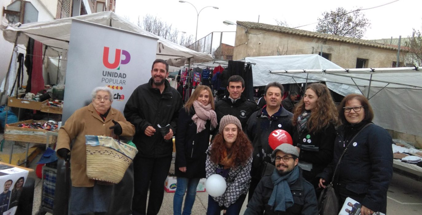 Representantes de la candidatura en un acto en Sariñena. Foto: UP
