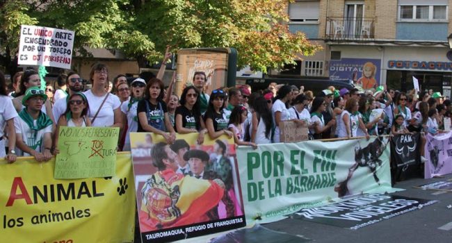 Concentración antitaurina en Uesca. Foto: Neofato