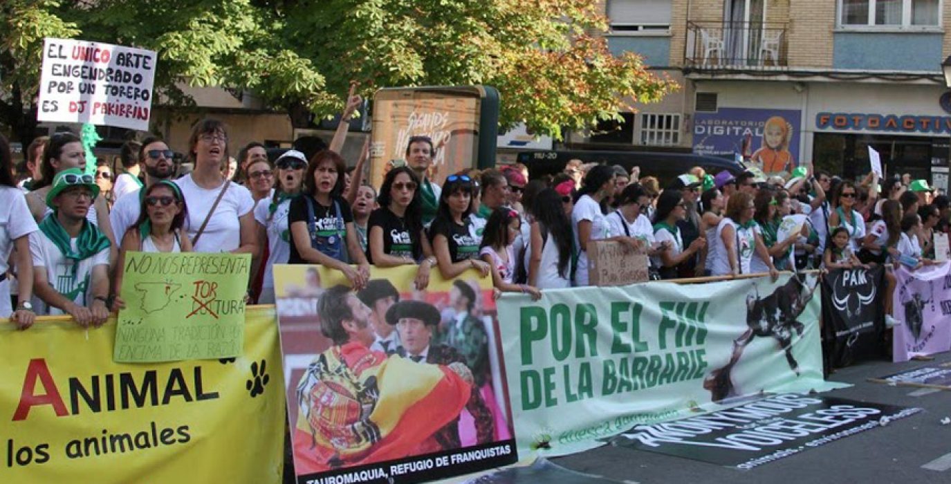 Concentración antitaurina en Uesca. Foto: Neofato