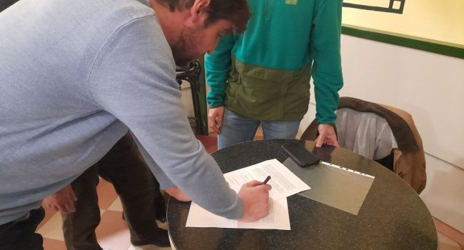 Firma de las alegaciones presentadas por Cambiar-IU y Podemos.