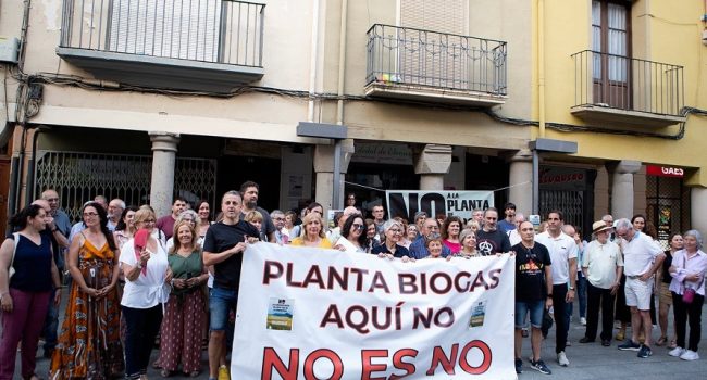 Una concentración en Balbastro rechaza la instalación de la planta de biogás 1