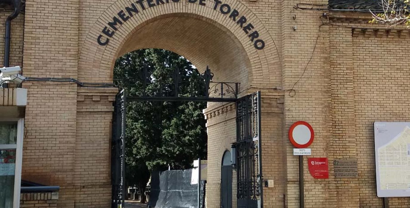 Entrada al cementerio antiguo de Torrero.