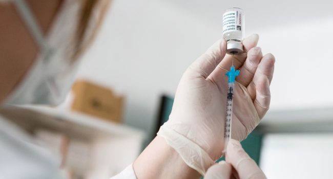 Reanudación de la vacunación con la vacuna de AstraZeneca. Foto: DGA
