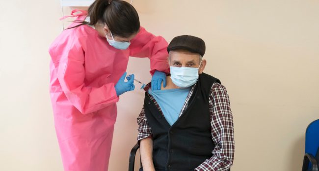 Vacunación en el centro de salud Teruel Ensanche. Foto: DGA