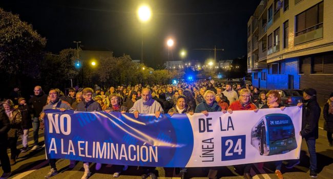 Cabecera de la movilización del tejido vecinal de Valdefierro | Foto: AV Aldebarán