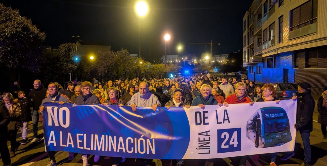 Cabecera de la movilización del tejido vecinal de Valdefierro | Foto: AV Aldebarán
