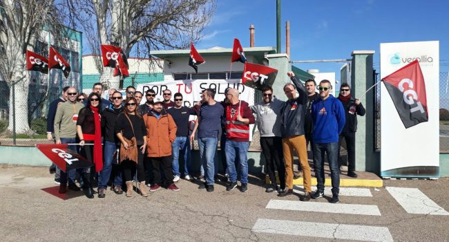 Concentración de las y los trabajadores de Verallia de la planta de Cuarte. Foto: CGT