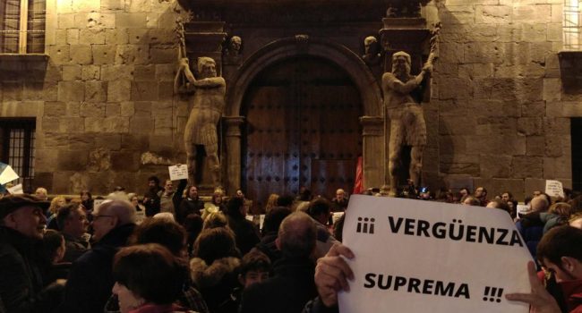 Concentración en Zaragoza. Foto: @Laura_vamos