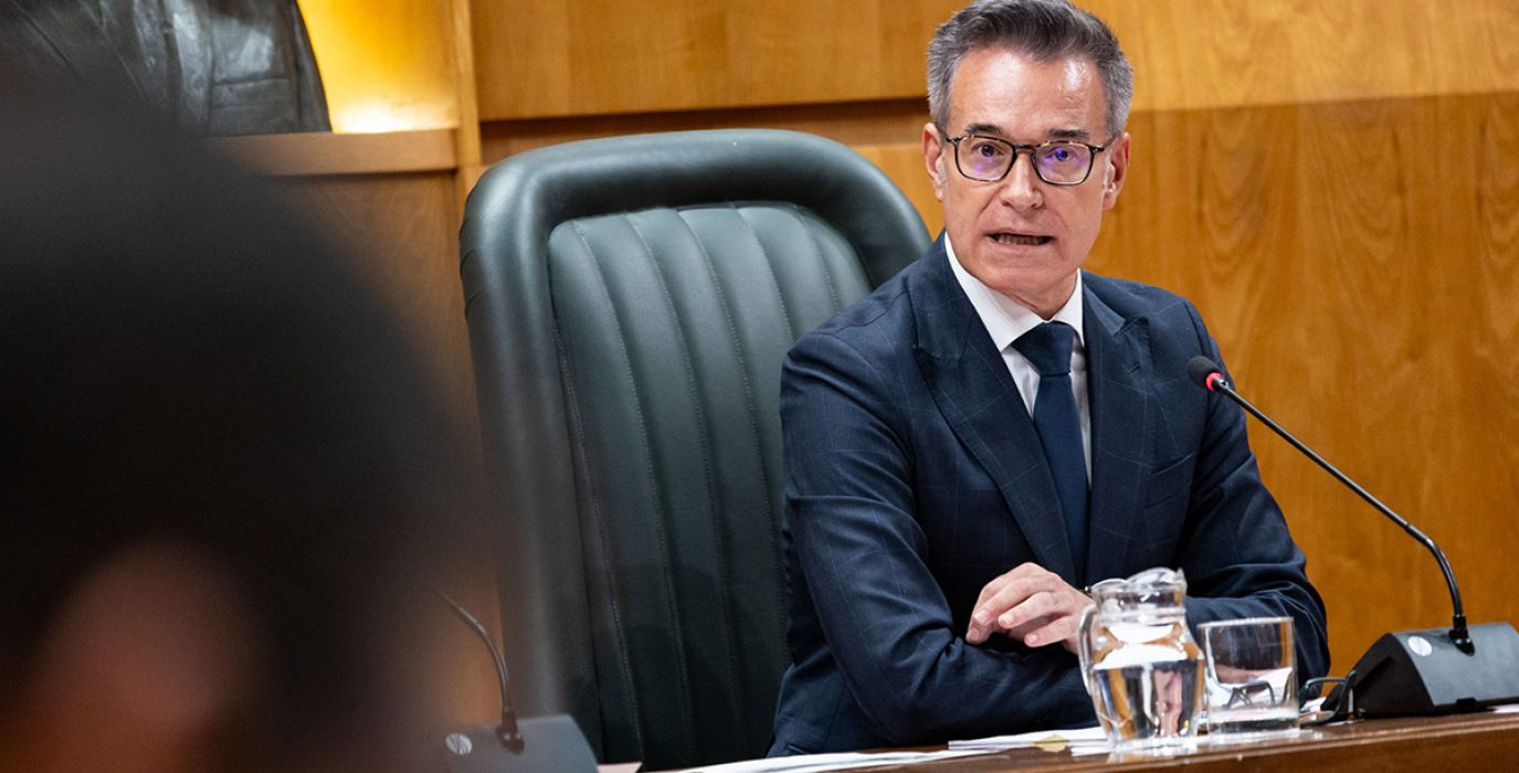 Víctor Serrano en la Comisión de Urbanismo de este miércoles | Foto: Miguel G. García (AZ)