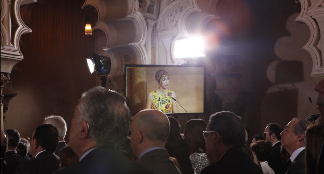 Violeta Barba, en una pantalla, durante su discurso este 23 de abril.