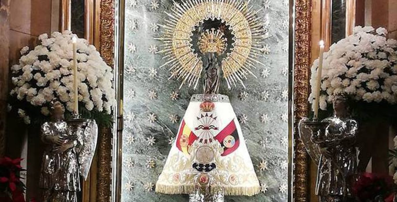 La Virgen del Pilar con el manto de Falange. Foto: Falange Española Jons Aragón