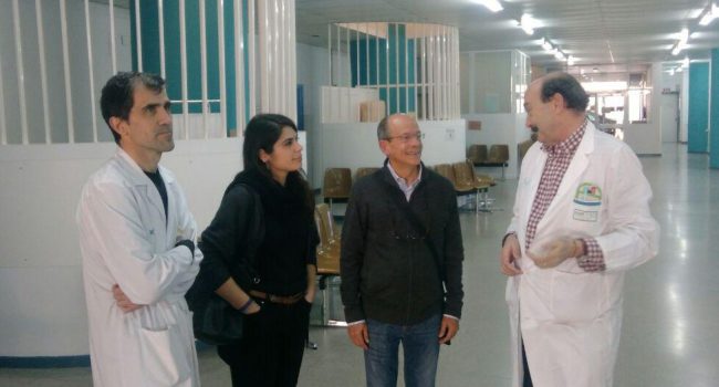 Momento de la visita de los diputados de Podemos al Centro de Salud de Binéfar.