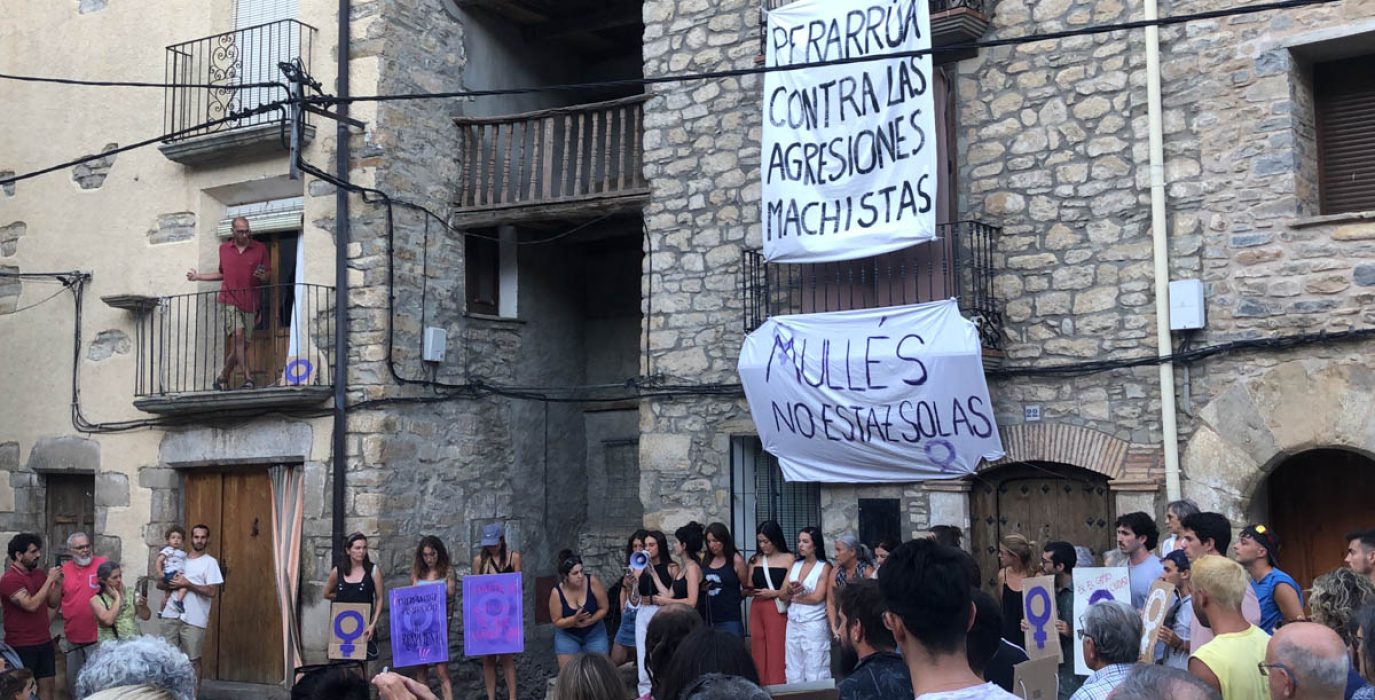 Concentración en Perarrúa contra las agresiones machistas | Foto: Sandra Buetas