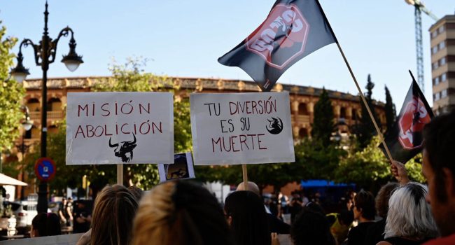 Manifestación antitaurina de Zaragoza en los pasados Pilares | Foto: Cris Aznar