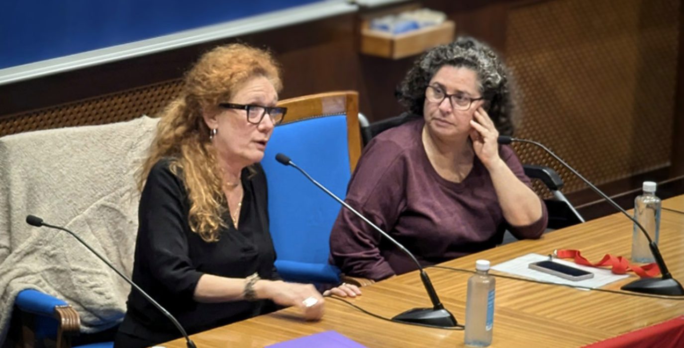 Cristina Fallarás durante el coloquio "Mujeres sin dios padre" celebrado en Zaragoza | Foto: @igoiz17