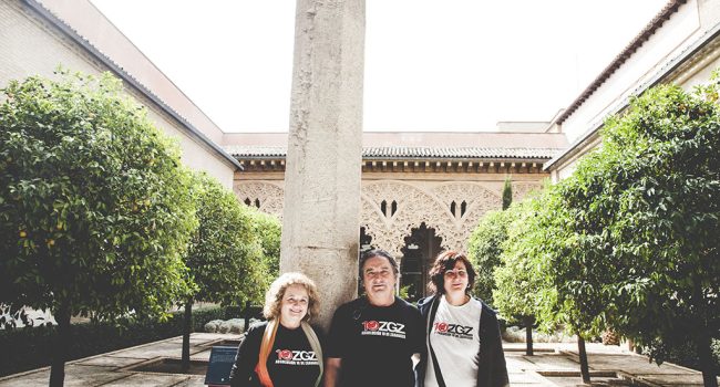 Familiares de la Asamblea Absolución 10 de Zaragoza tras comparecer en las Cortes de Aragón el pasado 12 de septiembre. En la comparecencia aseguraron que de haberse tenido en cuenta las recomendaciones europeas en la materia, "el concierto no se hubiese celebrado, y por tanto no se hubieran dado ni incidentes ni detenidos". Foto: Cris Larri