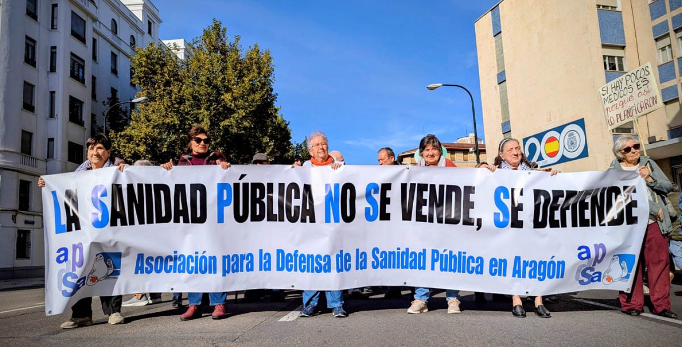 Bloque de la ADSPA en la manifestación en Zaragoza, en noviembre de 2025 | Foto: Iker G. Izagirre / AraInfo