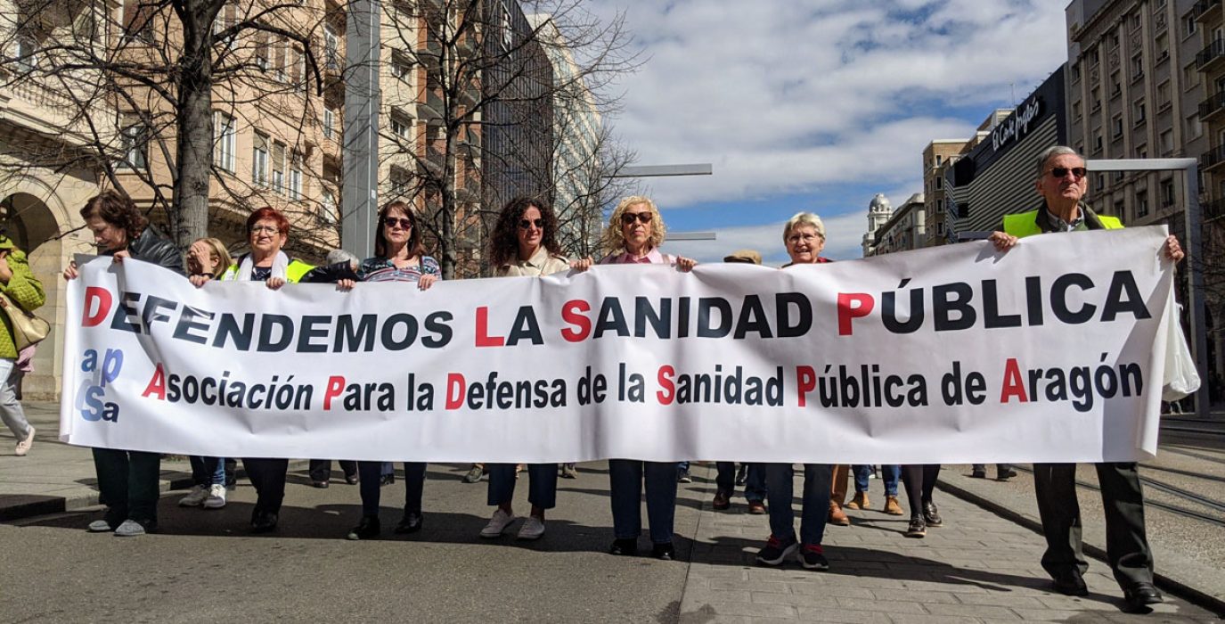 Manifestación en Zaragoza en 2023 en defensa de la sanidad pública | Foto: Iker G. Izagirre (AraInfo)