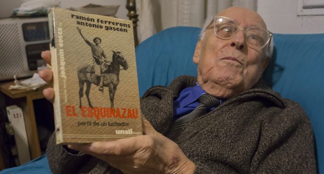 Joan Escudé tiene 102 años, es "el último de la 43". Foto: Oriol Daviu (Fotomovimiento)