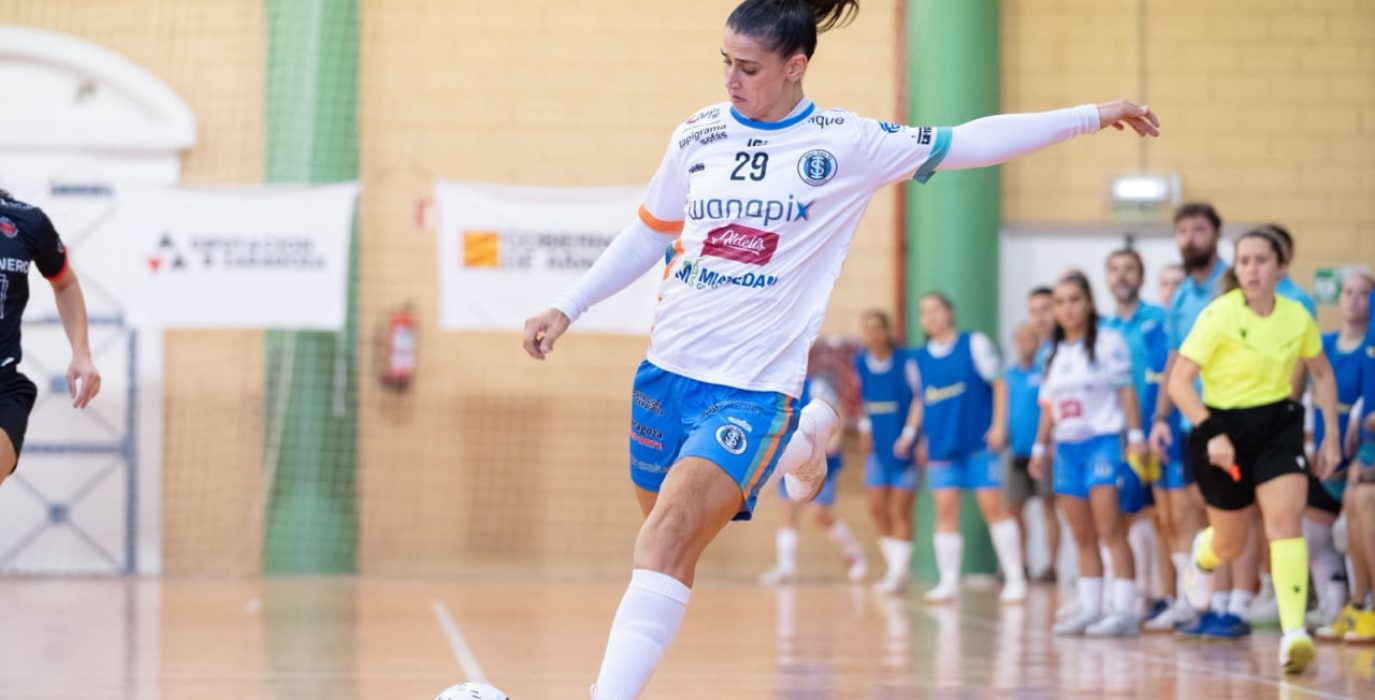 Belén Checa en un momento del partido | Foto: Alejandro Meavilla