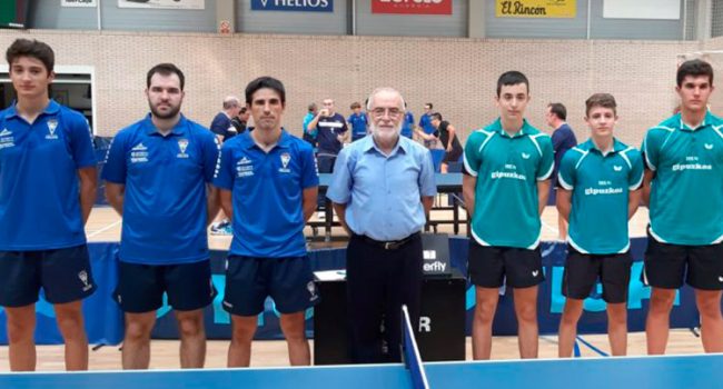 El equipo formado por Alfonso Beamonte, Cristián López y Miguel Ibañez. Foto: Federación Aragonesa Tenis de mesa.