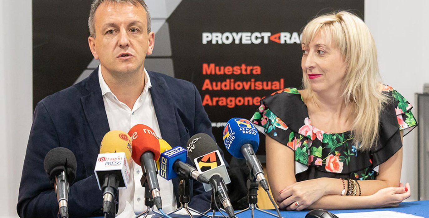 Fernando Rivarés y Vicky Calavia durante la presentación de ProyectAragón. Foto: Daniel Marcos