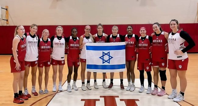 Una imagen compartida por la jugadora en sus redes sociales, en la que ella y sus antiguas compañeras de Indiana muestra su apoyo a Israel en 2023