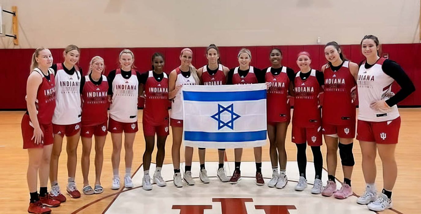 Una imagen compartida por la jugadora en sus redes sociales, en la que ella y sus antiguas compañeras de Indiana muestra su apoyo a Israel en 2023
